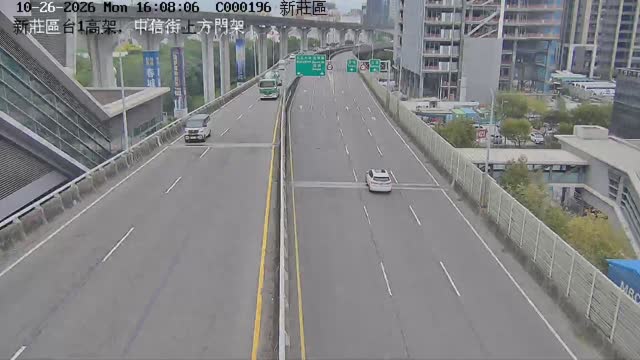 新莊區台1高架，中信街上方門架