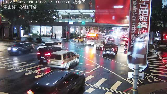 中山路1段、新府路