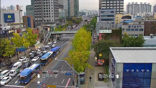 龍山站前