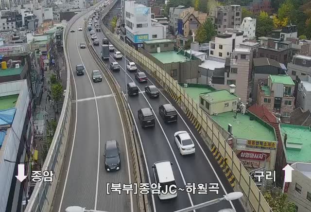 月谷站鍾岩下月谷