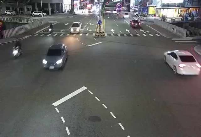 中清路/黎明路(右側車流往環中路)