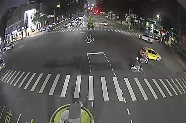 台灣大道/大墩路(右側車流往台中交流道)
