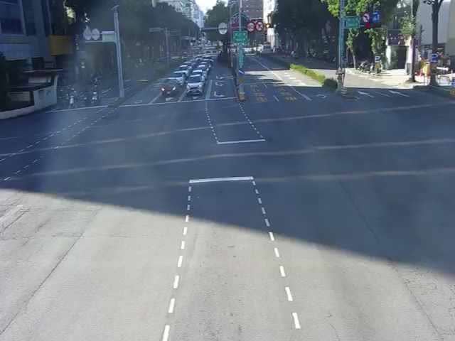 台灣大道/英才路(右側車流往台中交流道)