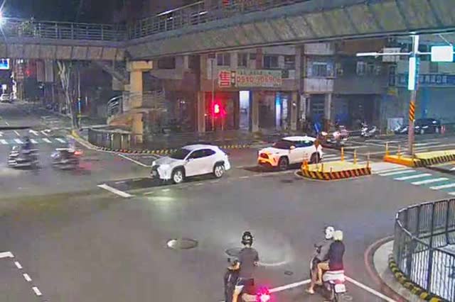 五權南路/忠明南路(右側車流往國光路)
