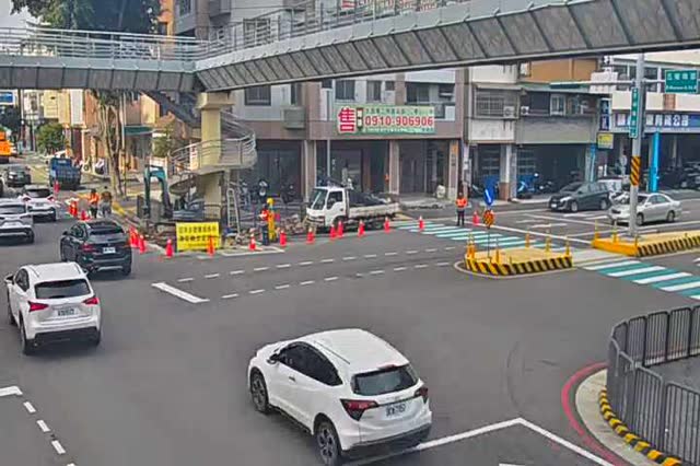 五權南路/忠明南路(右側車流往國光路)