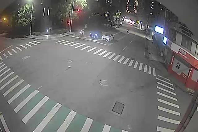安和路/福泰街(右側車流往台灣大道)