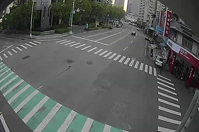 安和路/福泰街(右側車流往台灣大道)