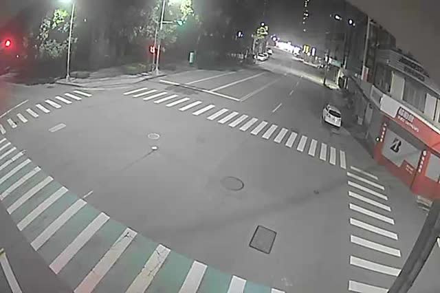 安和路/福泰街(右側車流往台灣大道)