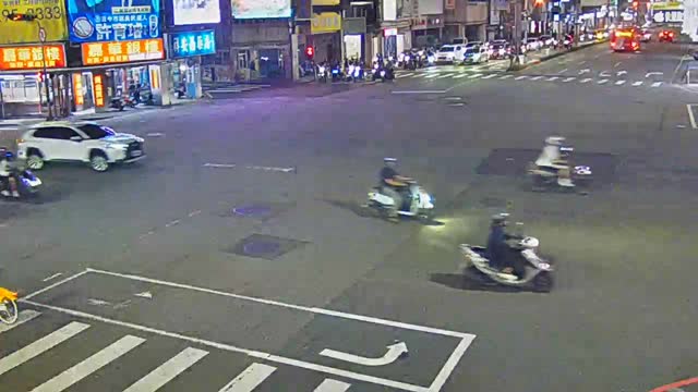 北屯路/文心路(右側車流往進化北路)
