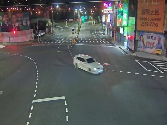 五權西路/忠勇路(右側車流往南屯交流道)