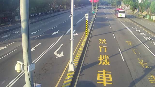 台灣大道/東大路(右側車流往沙鹿)