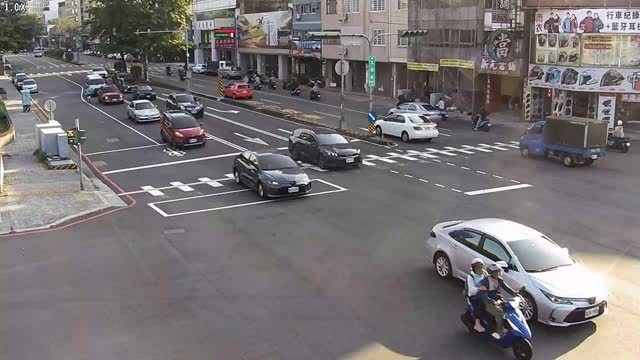 林森路/五權路(右側車流往建國路)