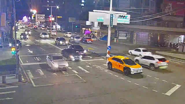 五權南路/高工路(右側車流往中投公路)