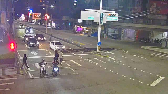 五權南路/高工路(右側車流往中投公路)