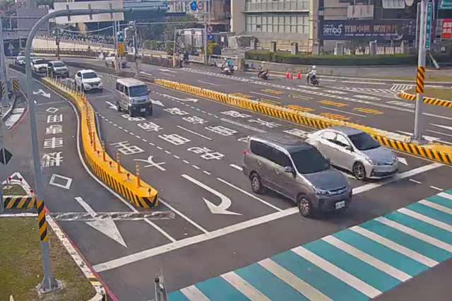 忠明南路/國光路(右側車流往建國路)