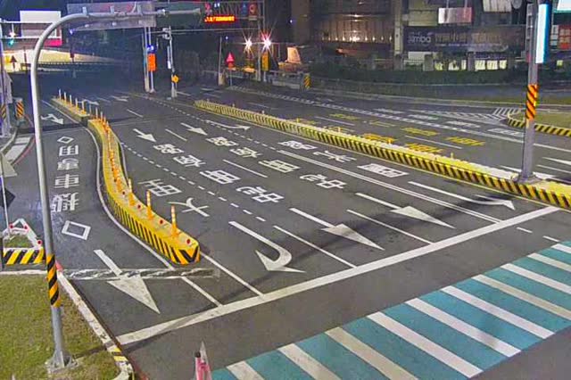 忠明南路/國光路(右側車流往建國路)
