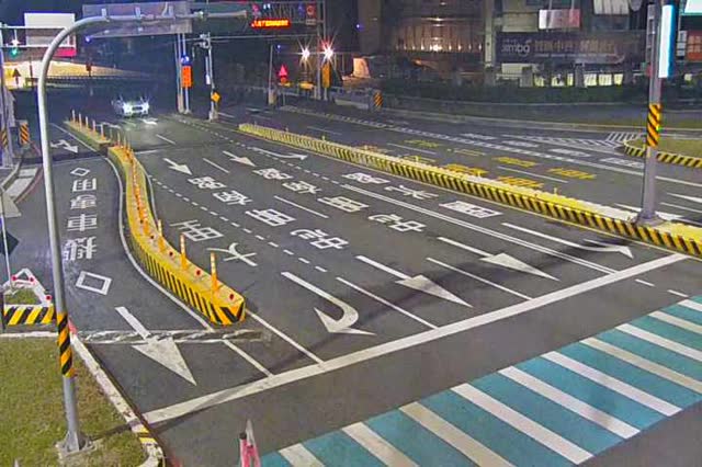 忠明南路/國光路(右側車流往建國路)