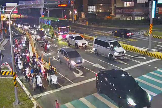 忠明南路/國光路(右側車流往建國路)