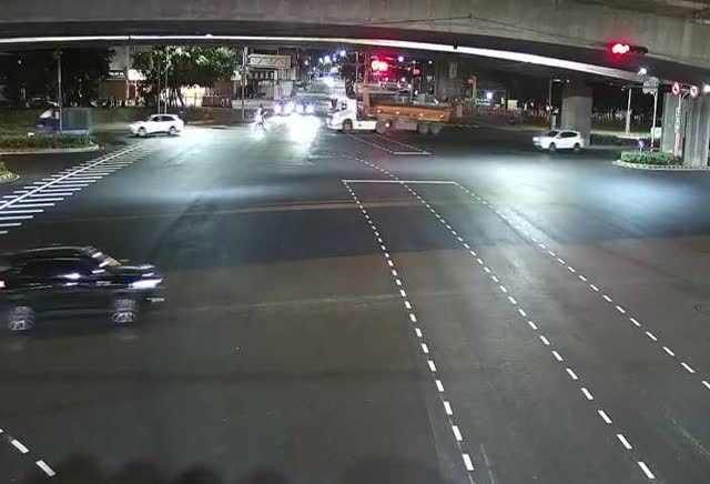 五權西路/環中路西側(右側車流往文心路)