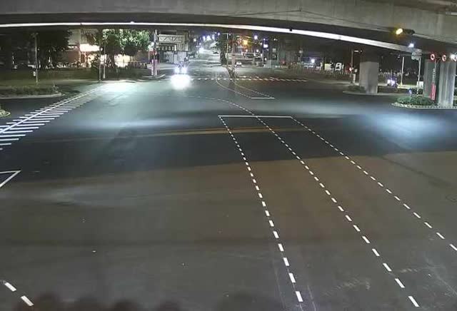 五權西路/環中路西側(右側車流往文心路)