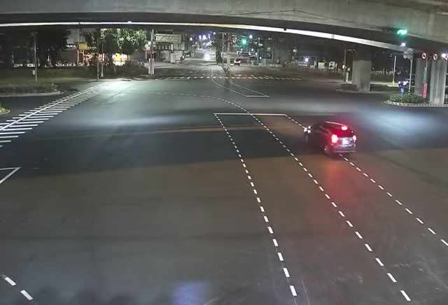 五權西路/環中路西側(右側車流往文心路)