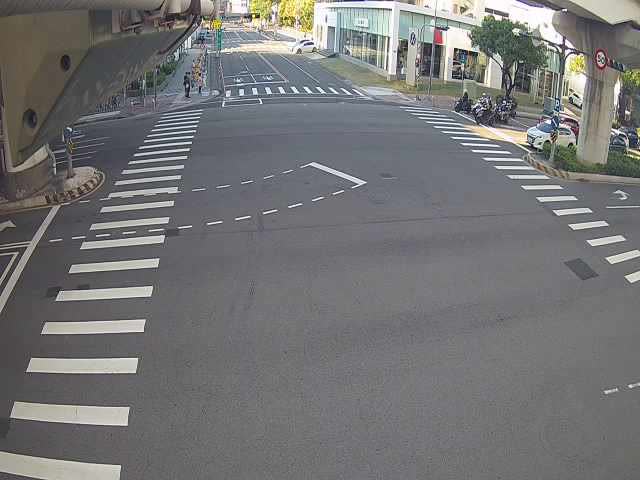 文心路/櫻花路(右側車流往長安國小)