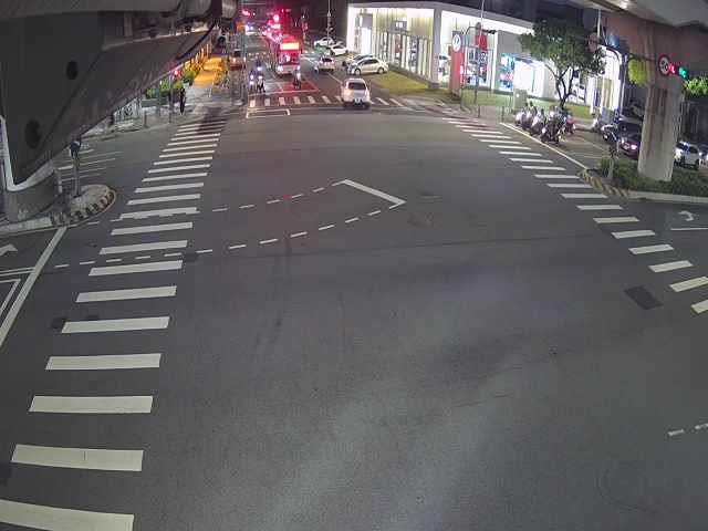 文心路/櫻花路(右側車流往長安國小)