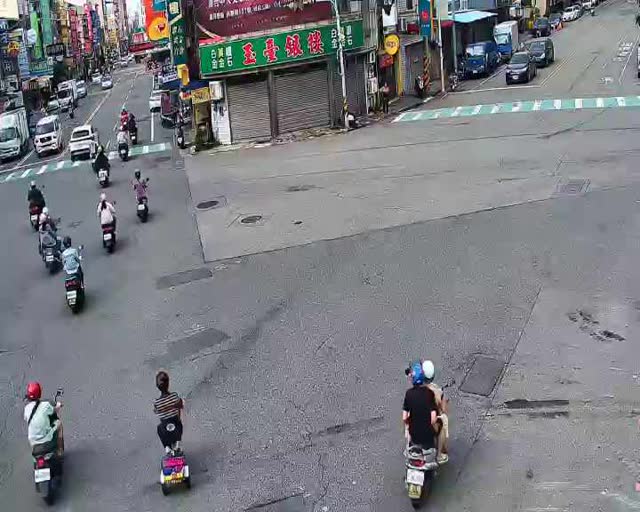 大里區中興路/新仁路 (右側車流往環中東路)Zhongxing Rd./Xinren Rd..(Right side Traffic flow to Huanzhong E.Rd.)