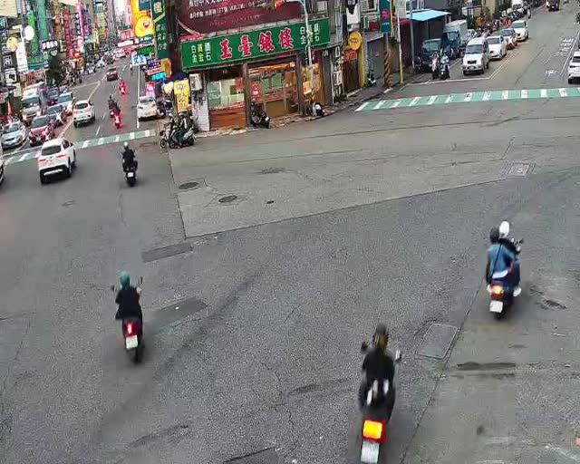 大里區中興路/新仁路 (右側車流往環中東路)Zhongxing Rd./Xinren Rd..(Right side Traffic flow to Huanzhong E.Rd.)