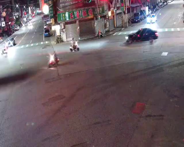 大里區中興路/新仁路 (右側車流往環中東路)Zhongxing Rd./Xinren Rd..(Right side Traffic flow to Huanzhong E.Rd.)