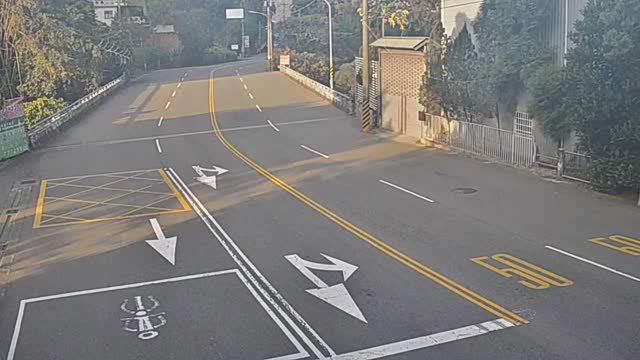 東山路/大湖巷(右側車流往大坑圓環)