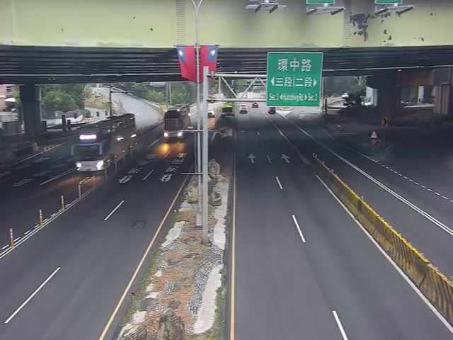 台灣大道/台74高架橋下(右側車流往台中交流道)