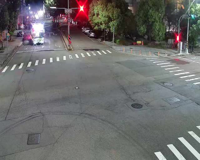 經貿七路/中平路(右側車流往中清路)