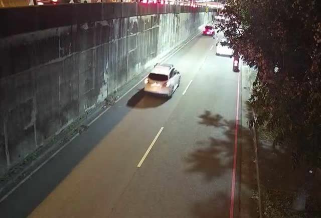 環中路/中央公園北側停車場(車流往中清路)Huanzhong Rd/Central Park North Parking Lot.(Traffic flow to Zhongqing Rd)