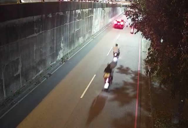 環中路/中央公園北側停車場(車流往中清路)Huanzhong Rd/Central Park North Parking Lot.(Traffic flow to Zhongqing Rd)