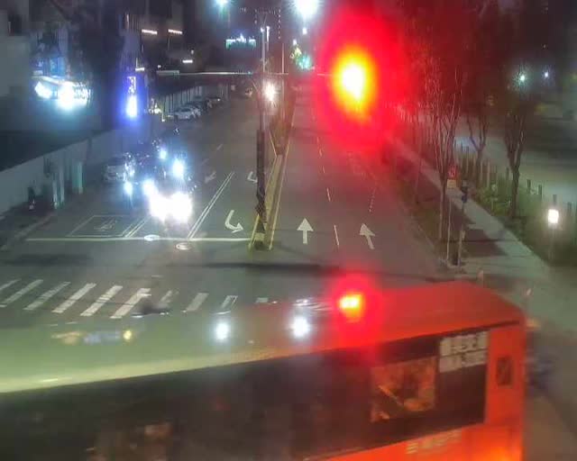 經貿路/黎明路(右側車流往河南路)