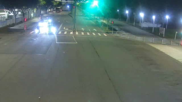 敦化路/凱旋路(右側車流往環中路)