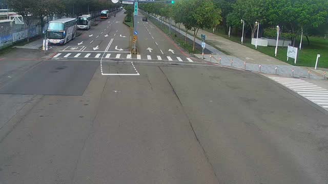 敦化路/凱旋路(右側車流往環中路)