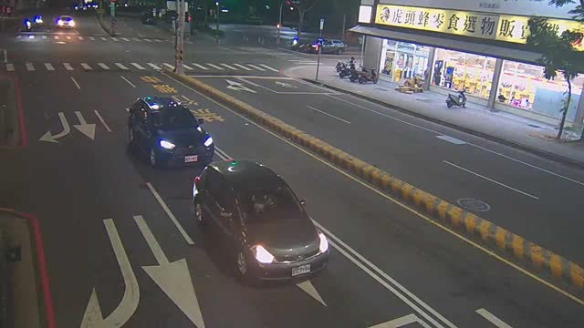 敦化路/中清路(右側車流往經貿路)