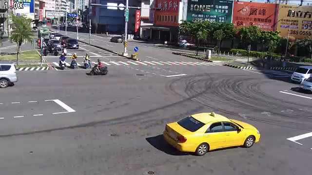 忠明路/中清路(右側車流往崇德路) Zhongming Rd. / Zhongqing Rd.(Right side Traffic flow to Chongde Rd.)