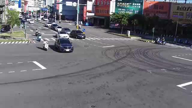忠明路/中清路(右側車流往崇德路) Zhongming Rd. / Zhongqing Rd.(Right side Traffic flow to Chongde Rd.)