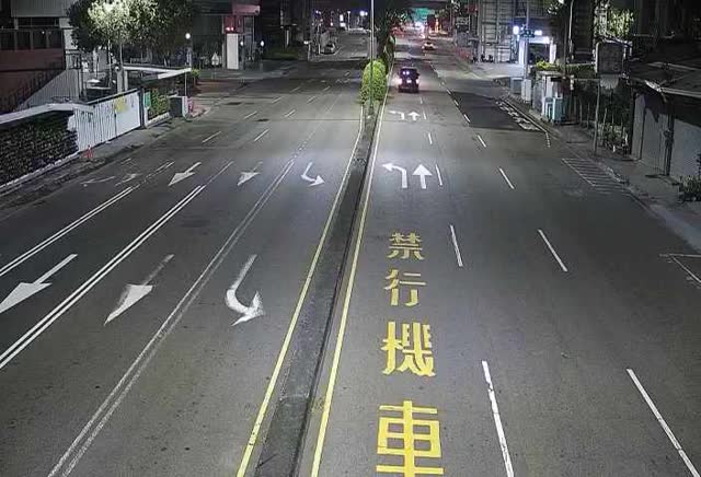 五權西路/龍富路(右側車流往南屯交流道)