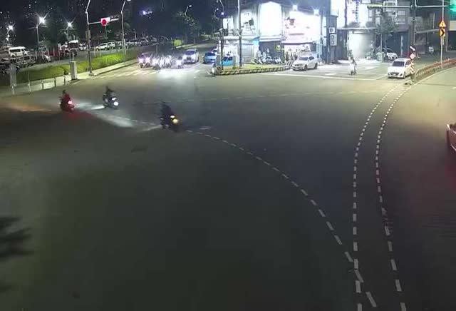 (i)河南路/經貿路(右側車流往文心路) Henan Rd/Jingmao Rd (Right side Traffic flow to Wenxin Rd)