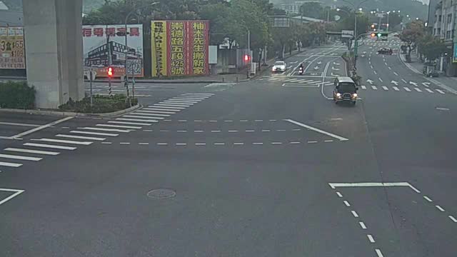 松竹路/環中東路(右側車流往東山路)