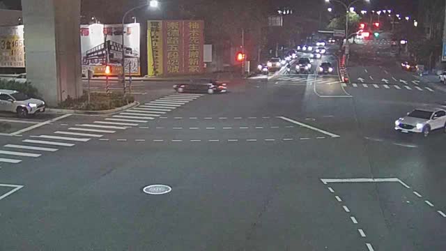 松竹路/環中東路(右側車流往東山路)