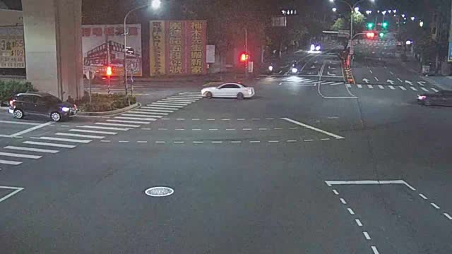 松竹路/環中東路(右側車流往東山路)