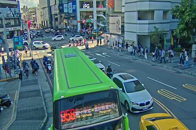 大智北路/復興路口(右側車流往建成路)