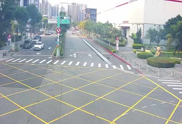 敦富路/南興北一街(右側車流往潭子)