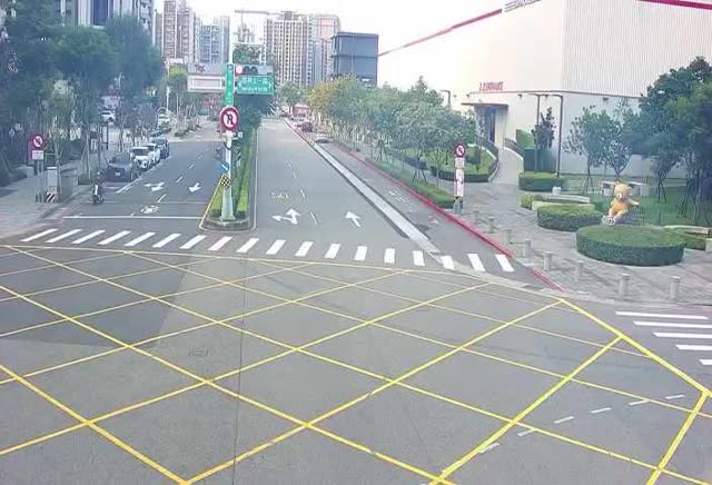 敦富路/南興北一街(右側車流往潭子)