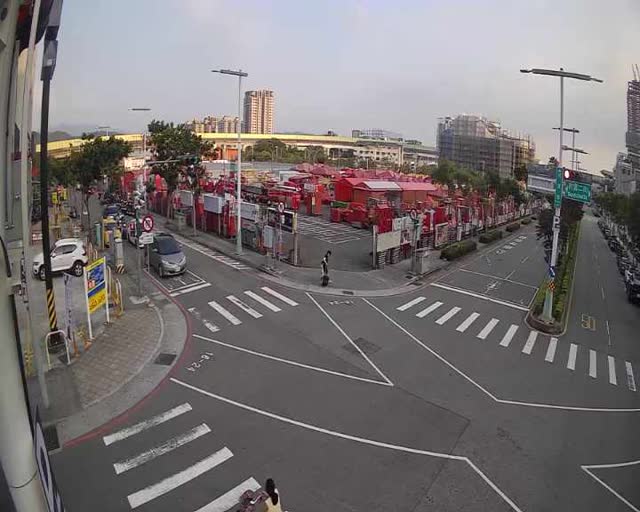 敦富路/敦富二街(右側車流往松竹路)